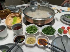 -洪氏嗨捞·广东猪肚鸡·椰子鸡火锅(西咸万象城店)