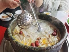 -南渝食府.墨脱石锅松茸鸡