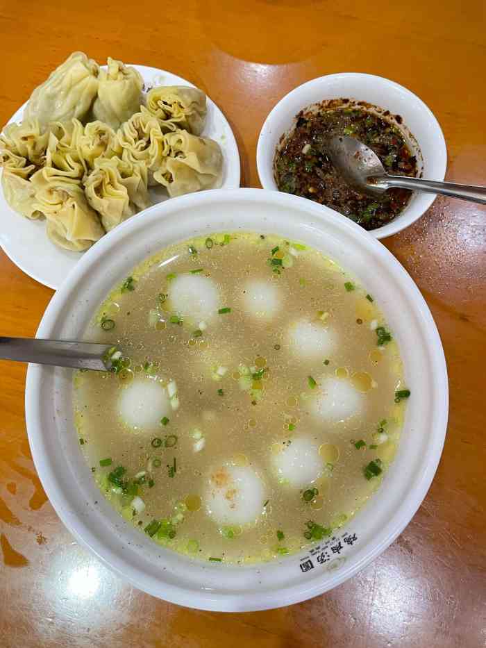 邹记鸡肉汤圆(富康店"鸡肉汤圆很好吃,味道鲜美,糯糯的汤圆包裹.