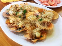 蒜蓉粉丝蒸扇贝-明记海鲜大排档(巽寮湾店)
