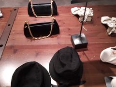 -URBAN REVIVO(高德置地广场·春广场店)