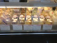 -红宝石·鲜奶小方·海派西点房(丰庄店)