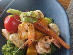 鲜虾牛油果沙律-喜洲吧·江畔老船厂·庭院餐厅(喜临院店)