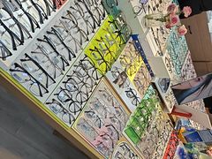 -天空之镜眼镜店蔡司依视路配镜授权零售店(望京颐堤港店)