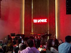 -TZ House音乐现场(来福士中心店)