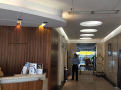 -吾遇酒店(深圳火车站罗湖口岸店)