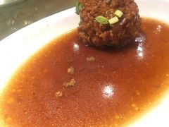 鸭蛋黄狮子头-梅飞酒家(桑园路店)