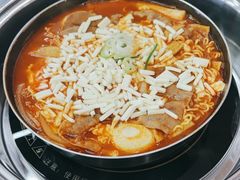 -三清洞摩西韩式年糕火锅(威高广场店)