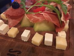-SISTERS BAR RESTAURANT川意酒馆(嘉善老市H楼店)