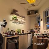 雨天里穿过漫画里行驶而来的蒸汽列车🚂咖啡屋