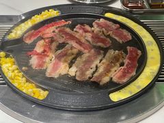 -山野的朋友露营炭火烤肉