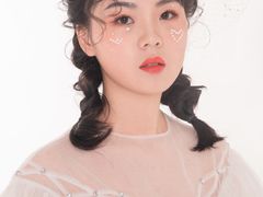 -金夫人化妆摄影职业培训学校
