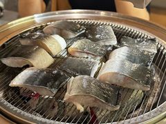 -围炉肉舍•炭烤活鳗•丹东海鲜烤肉(步行街店)