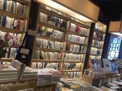 -猫的天空之城概念书店(杭州南宋御街店)