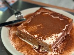 漏奶滑-潮界(虹桥新天地店)