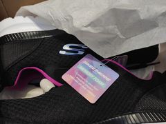 -SKECHERS 斯凯奇(上海国际时尚中心店)