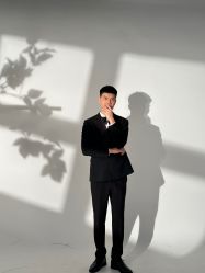 -现代经典婚纱摄影