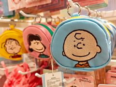 -名创优品(北京新中关购物中心地铁层店)