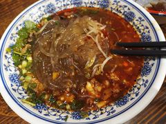 -爆炸头阿姨小四川正宗川味小吃(无任何分店)