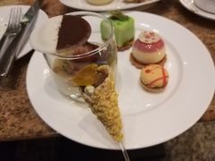 -松山湖凯悦酒店·Café自助餐厅·周末火舞秀表演