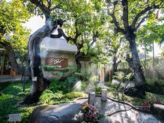 -Chom Cafe and Restaurant