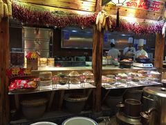 -野山舂·贵州现舂酸汤火锅(鸿通城店)