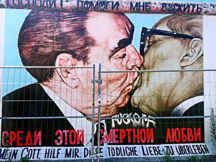 推到柏林墙图片