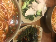 -亮亮面馆(经六路店)