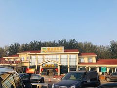 -窦店服务区-停车场