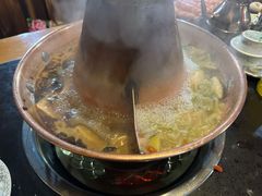 -果松木炭酸菜铜火锅·外婆参鸡汤