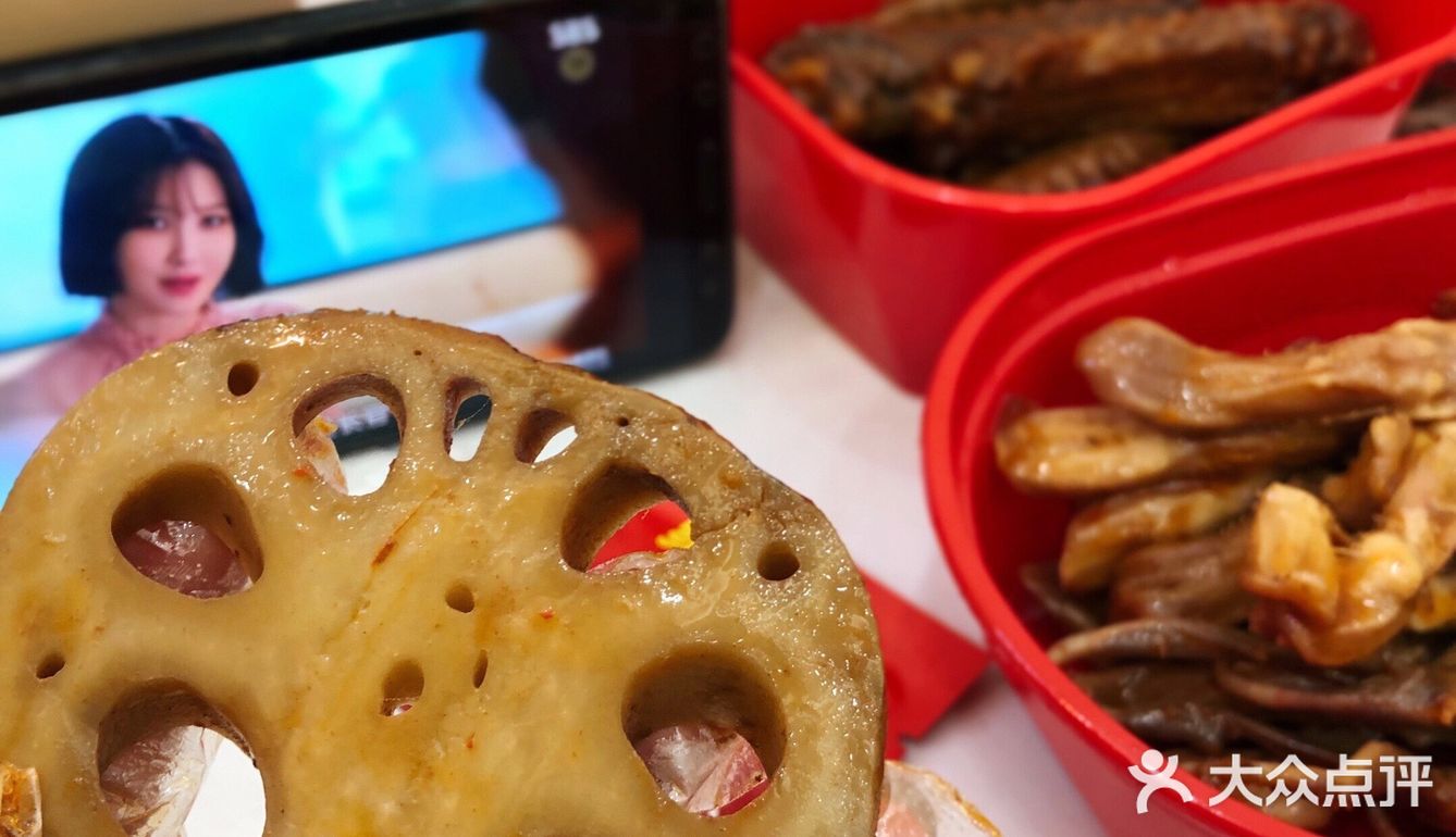 美味暴击❗️吃卤味界顶流鸭舌看顶楼
