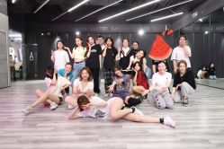 点击看大图 -CASTER跳舞俱乐部