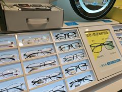-天空之镜眼镜店蔡司依视路配镜授权零售店(望京颐堤港店)