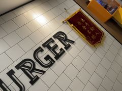 -麦当劳(上海虹桥站30B检票口楼上)