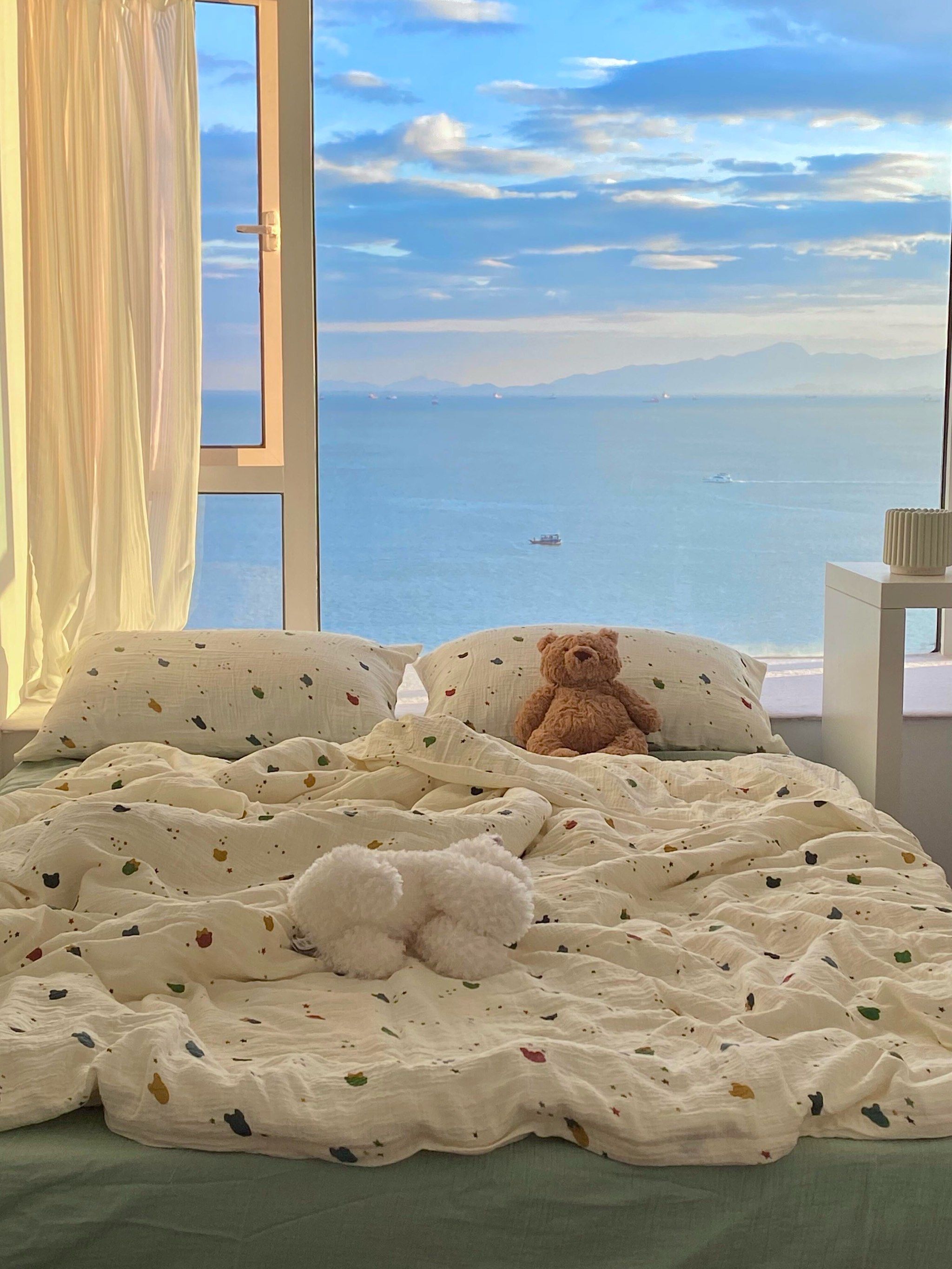 傍晚17:50 ,🌇夕阳下的小卧室好治愈啊!