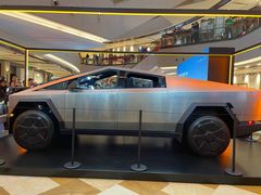 -TESLA 特斯拉(上海太古汇体验店)