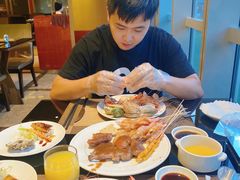 -大中华希尔顿酒店-念自助餐·嗨啤·小龙虾