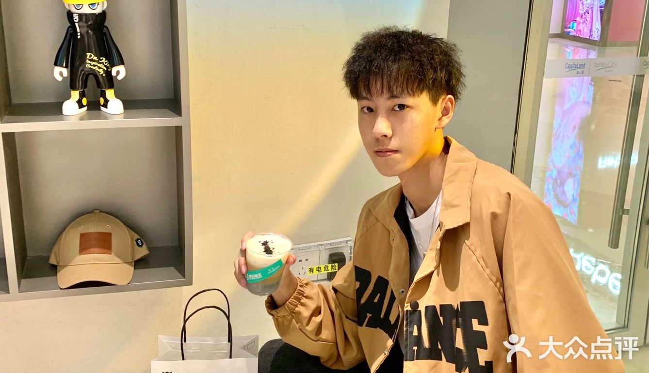 深圳探店｜潮玩黑白国王👑主题咖啡店☕️ 