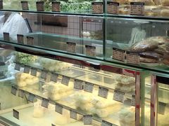 面包甜点陈列柜-白玉兰食品甜凤店(合生汇店)