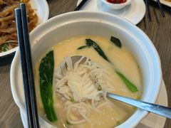 浓汤斑球米线-和苑酒家·一线江景(星寰店)