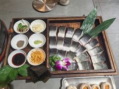 -围炉肉舍•炭烤活鳗•丹东海鲜烤肉(步行街店)