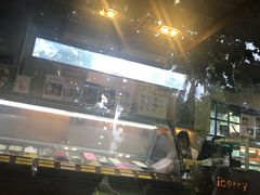 -莓园冰淇淋店