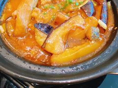 鲮鱼鸡粒茄子煲-高第街56号港式餐厅·精选(世茂广场宽厚里大明湖店)