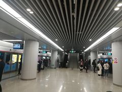 -新百广场(地铁站)