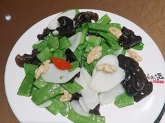 -东口码头·烧鸽子·鱼头泡饼·地方菜(金鹰悦城店)