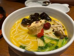 -云海肴·汽锅鸡·云南菜(天山百盛优客店)