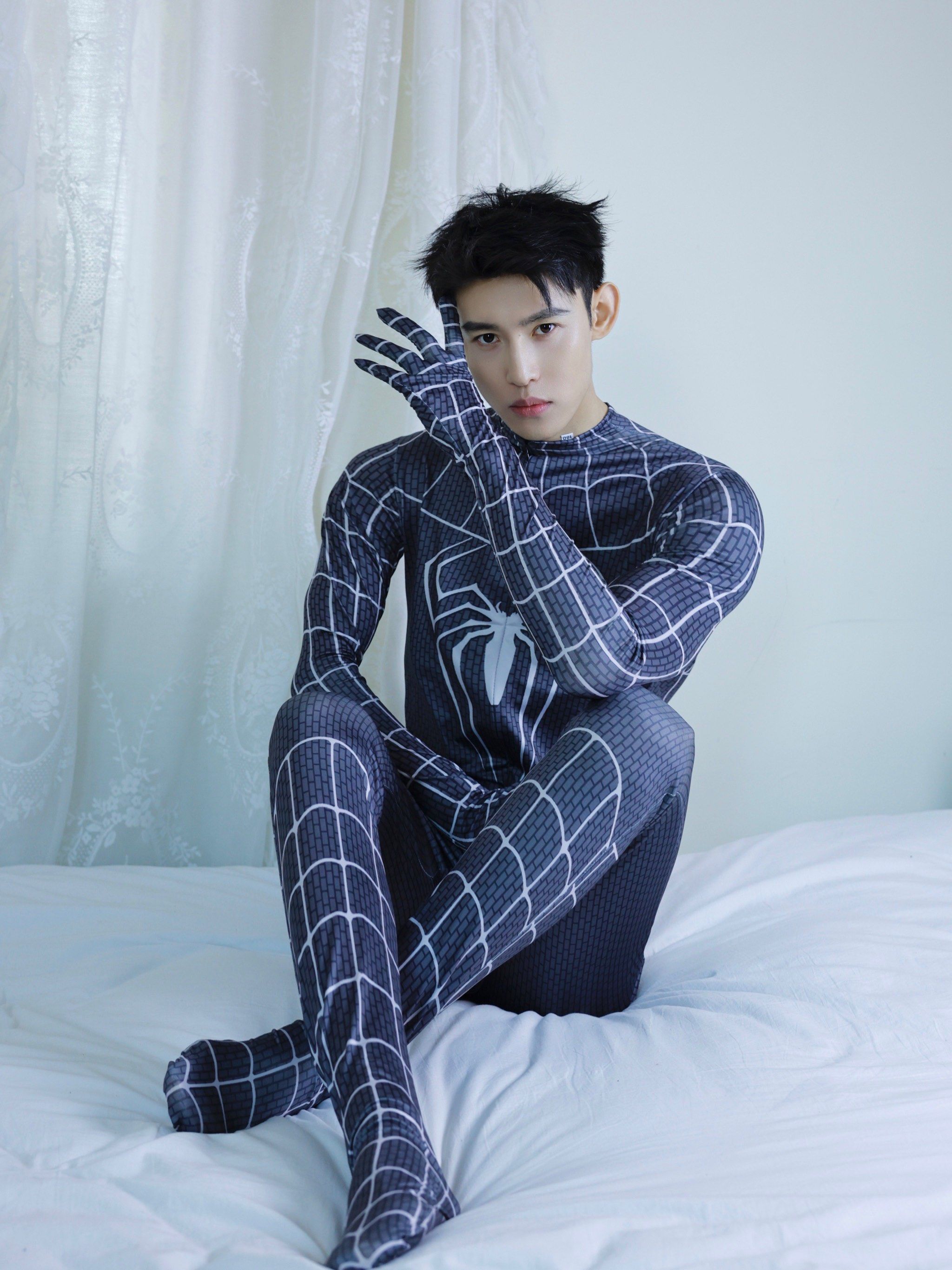 n男士穿搭成这样多少有点紧张
室友说这样穿搭也帅气
#紧身 