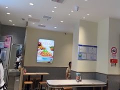 -小杨生煎(金山百联购物中心3楼店)