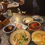 炖蛋整体不错就是有点咸，老鸡汤馄饨