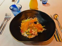 三文鱼色拉-YUE·6·西式融合餐厅(外滩六号店)